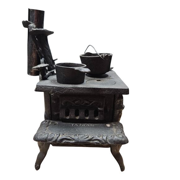 Vintage Crescent Cast Iron Miniature Toy Stove Coal Bin Soup Pot Sauce Pan - Picture 4 of 8